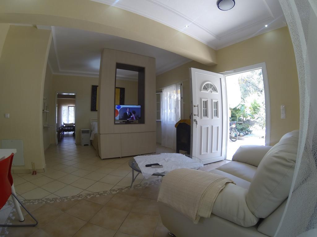 Golden Sun Apartment Parga Room photo