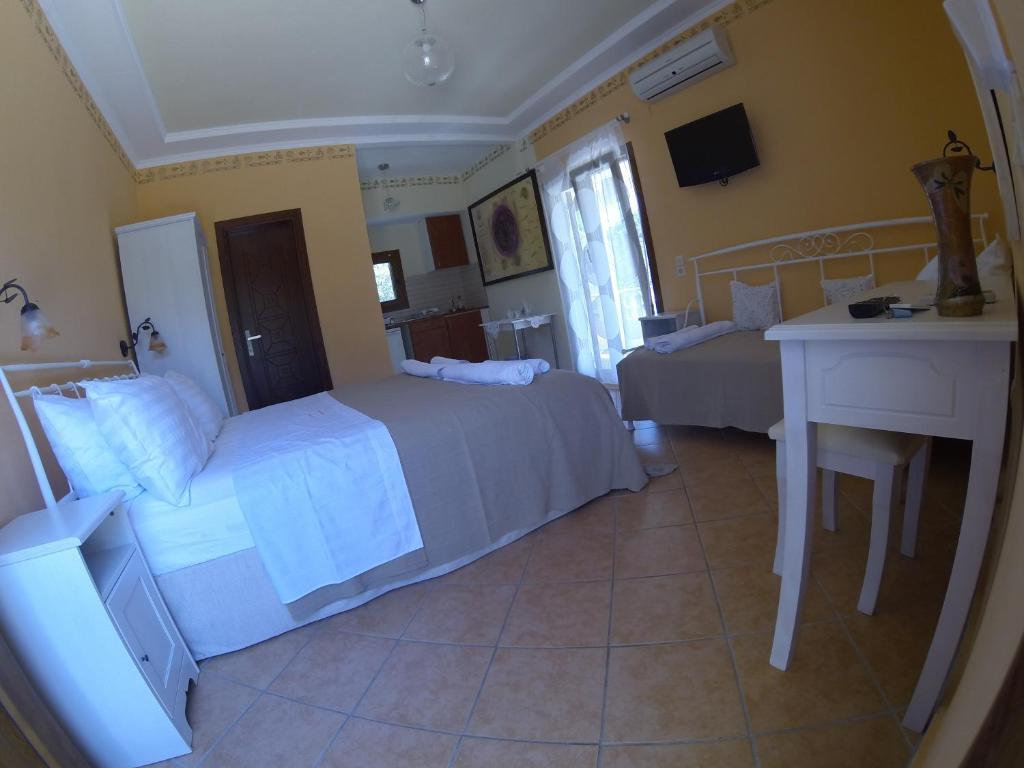 Golden Sun Apartment Parga Room photo